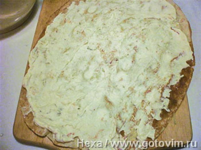 Рулетики з лаваша зі збитими вершками, копченою шинкою та хроном